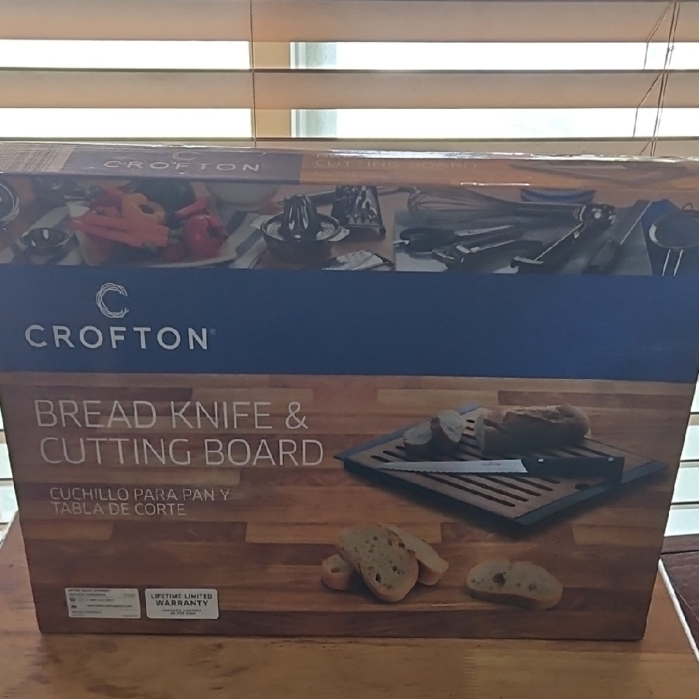 Crofton Bread Knife & Cutting Board - Black